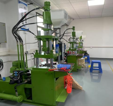 MOLDING INJECTION MOLDING MACHINE