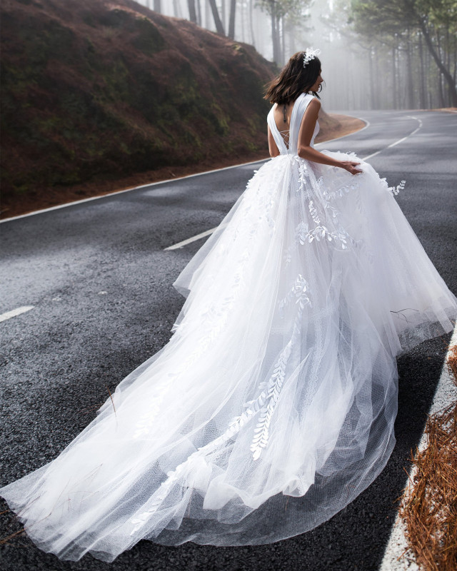 Ivory Lace Corset Long Train Bridal Gown