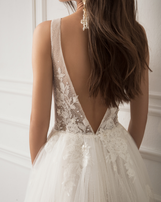 Ivory Lace Short Train Bridal Gown