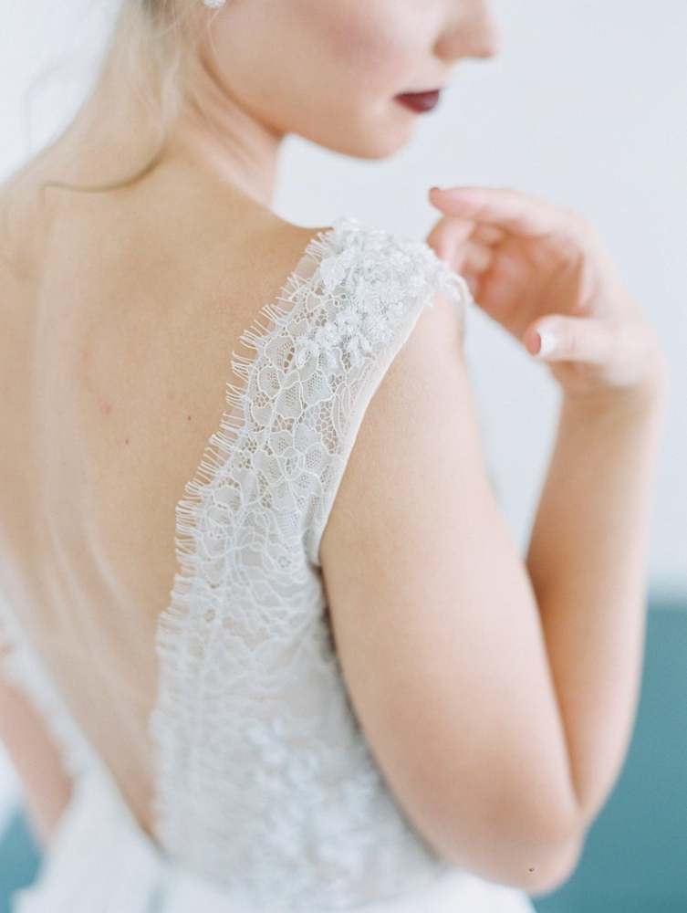 Ivory Lace Vback Sexy Bridal Gown Wedding Dress