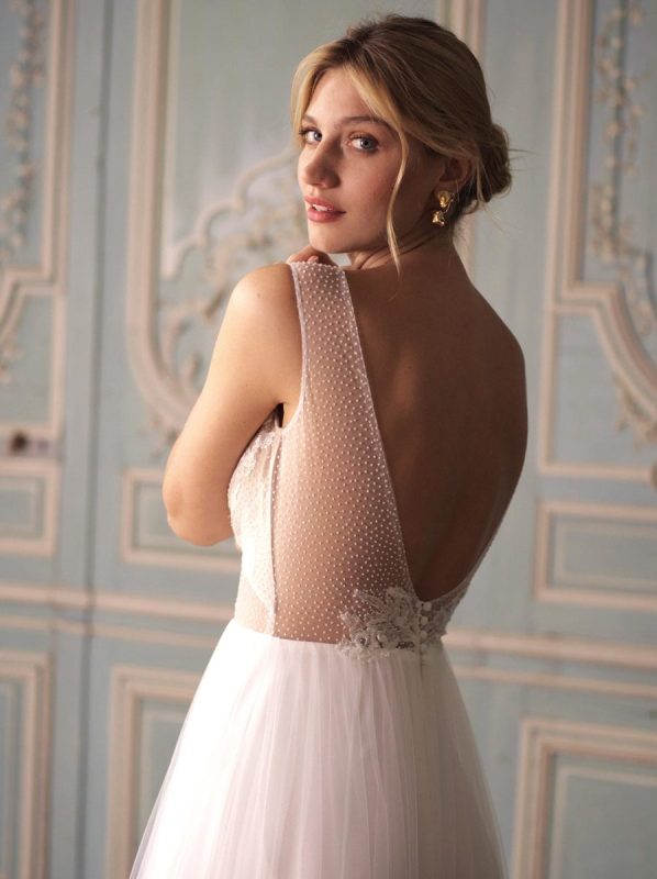 Vback Ivory Polka Dots Tulle Short Train Bridal Gown Wedding Dress