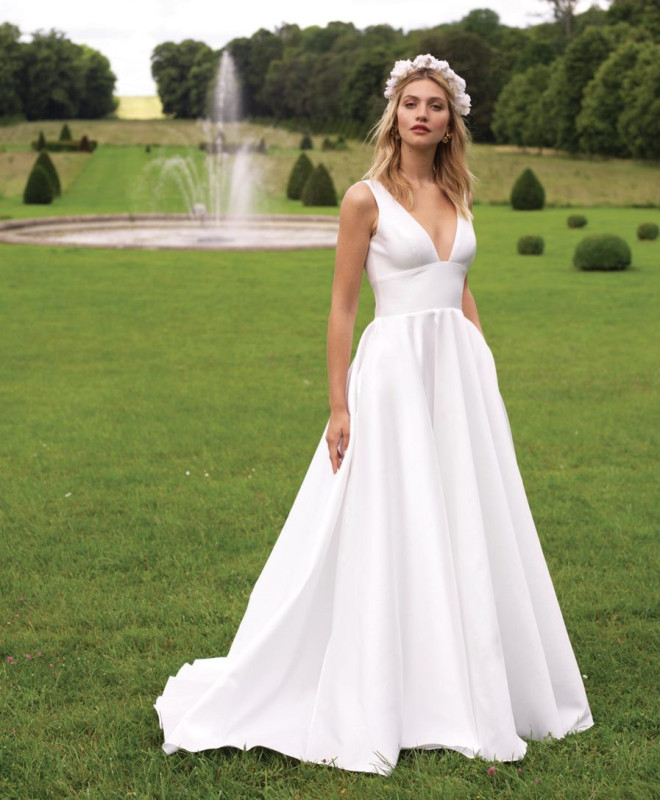 V Neck Ivory Satin Short Train Bridal Gown Wedding Dress