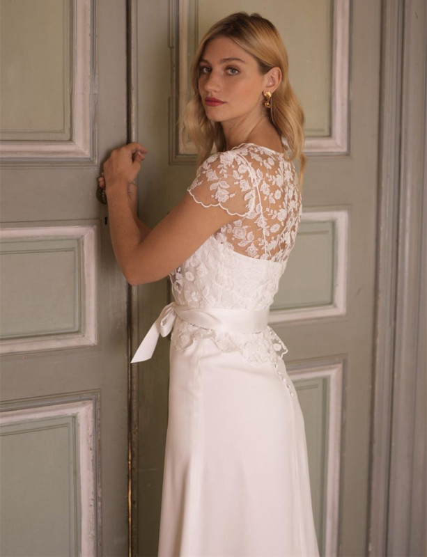 2 Pieces Ivory Lace Satin Short Train Bridal Gown Wedding Dress
