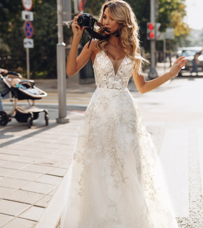 Ivory Lace Tulle Short Train Bridal Gown Wedding Dress