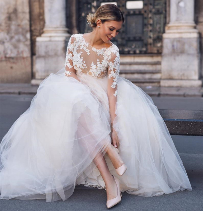 Ivory Lace Tulle Short Train Bridal Gown Wedding Dress