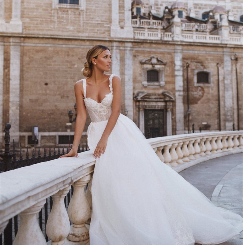 Ivory Lace Tulle Short Train Bridal Gown Wedding Dress