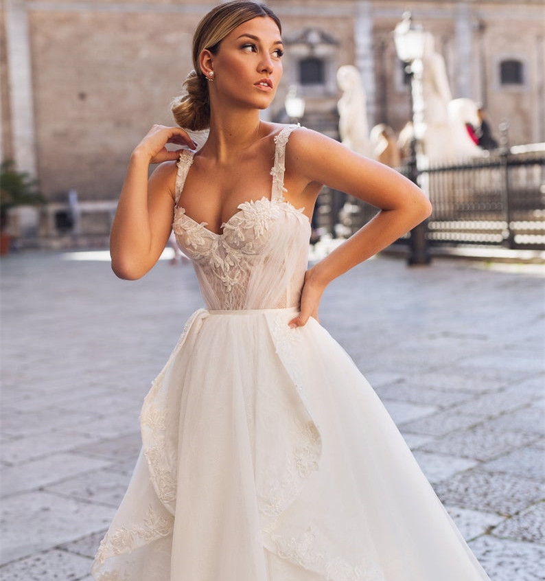 Ivory Lace Tulle Short Train Bridal Gown Wedding Dress