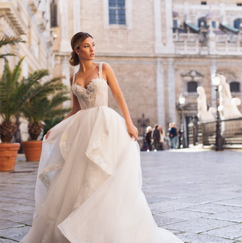 Ivory Lace Tulle Short Train Bridal Gown Wedding Dress