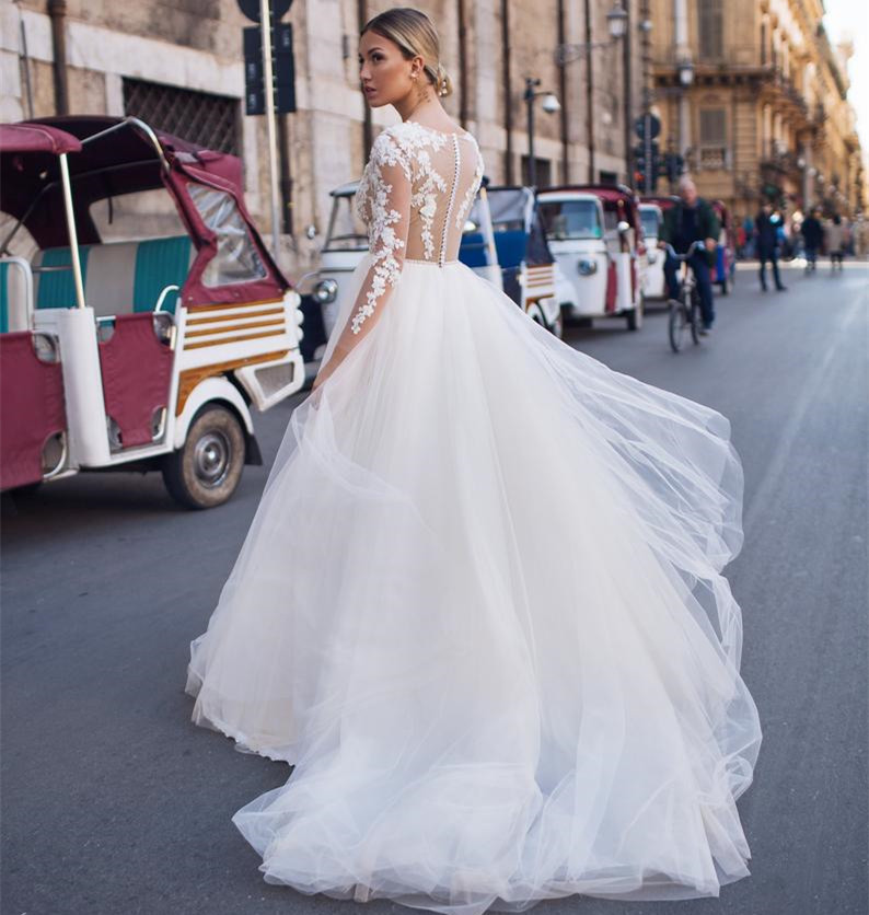 Ivory Lace Tulle Short Train Bridal Gown Wedding Dress