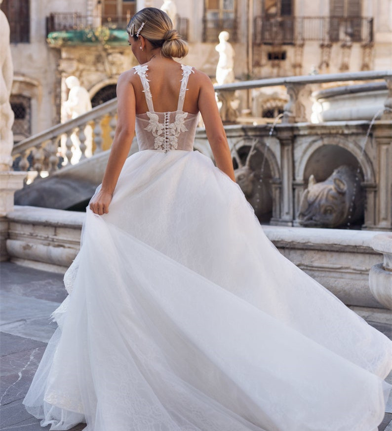 Ivory Lace Tulle Short Train Bridal Gown Wedding Dress