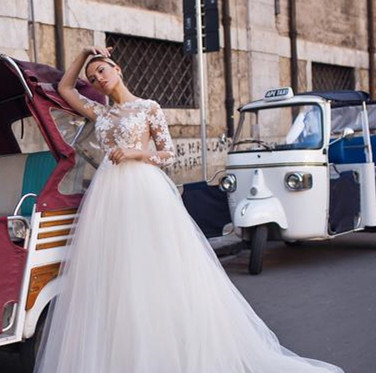 Ivory Lace Tulle Short Train Bridal Gown Wedding Dress