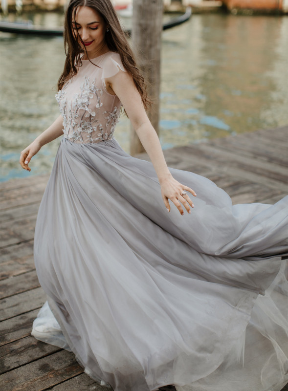 Ivory Lace Grey Chiffon Short Train Bridal Gown Wedding Dress