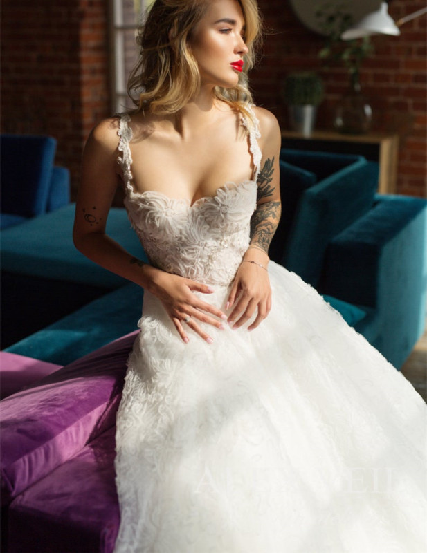 Ivory Lace Tulle Long Train Bridal Gown Wedding Dress