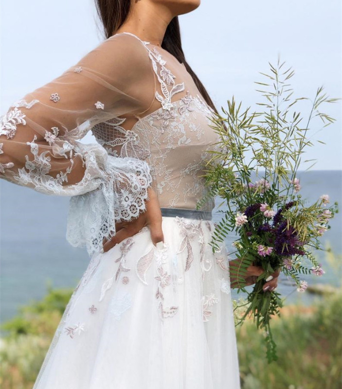 Ivory Lace Tulle Short Train Wedding Dress