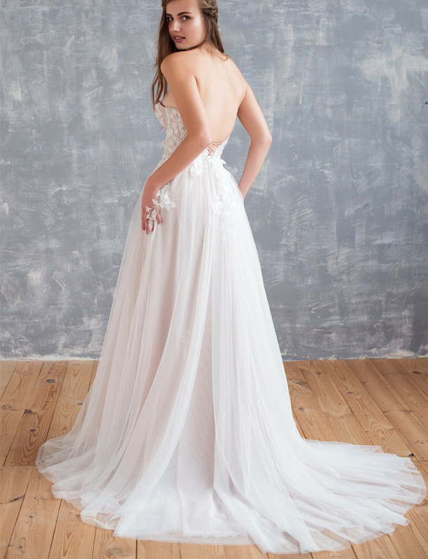 Sweetheart Ivory Lace Tulle Short Train Wedding Dress