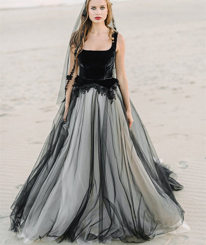 Black Lace Tulle Short Train Wedding Dress