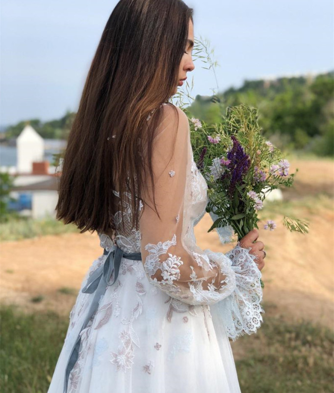 Ivory Lace Tulle Short Train Wedding Dress