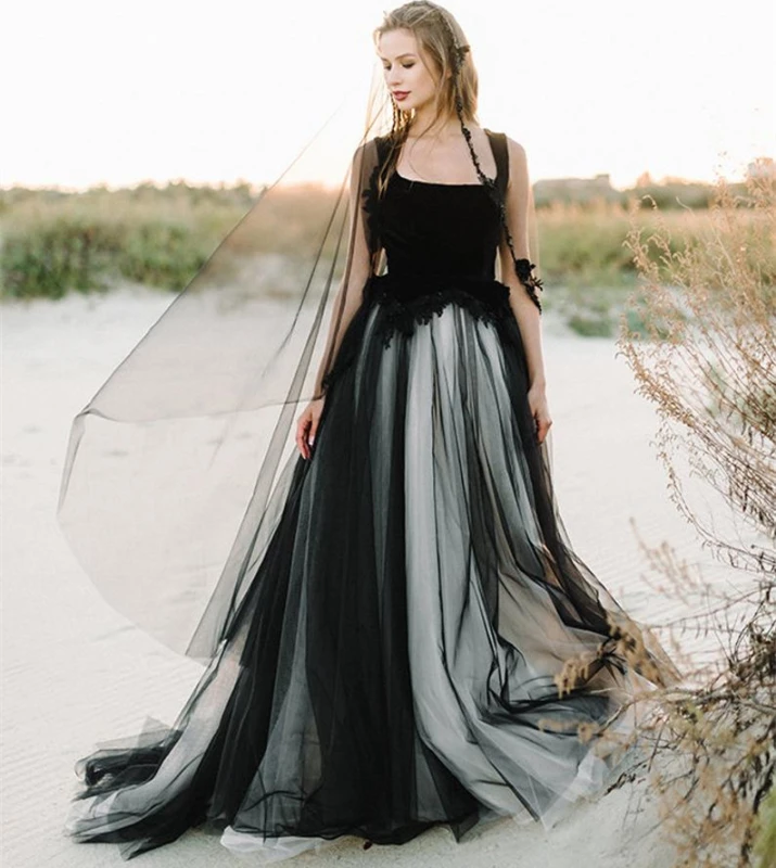Black Lace Tulle Short Train Wedding Dress