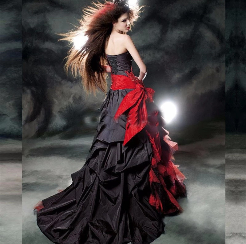 Sweetheart Black Taffeta Velvet Short Train Wedding Dress