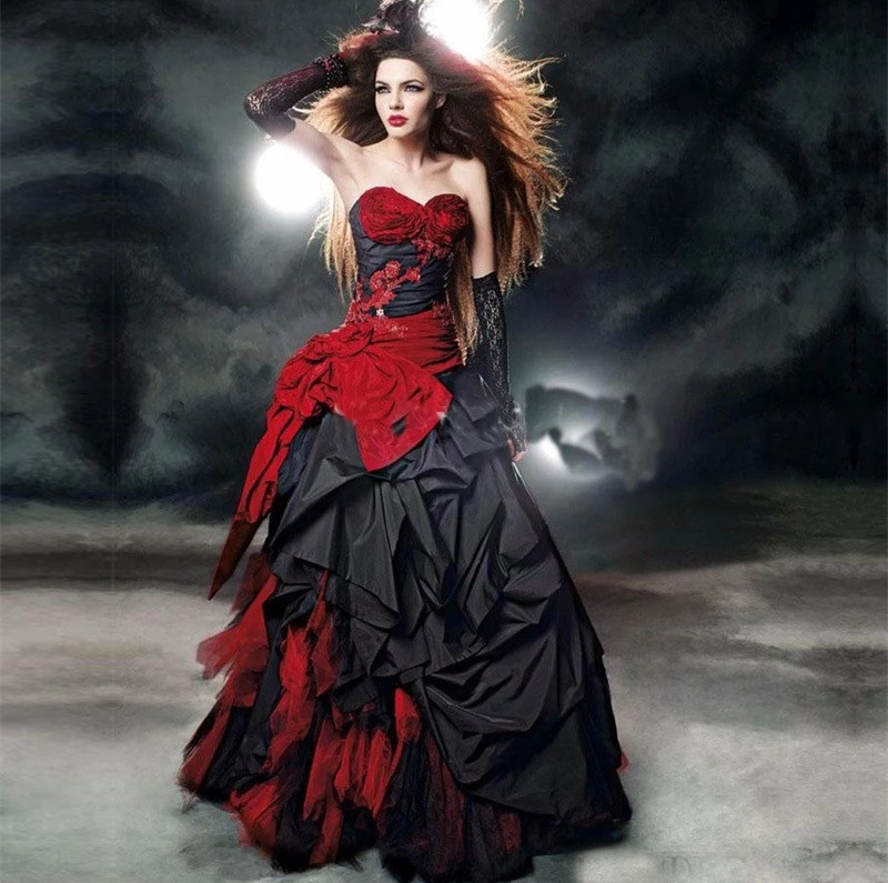 Sweetheart Black Taffeta Velvet Short Train Wedding Dress
