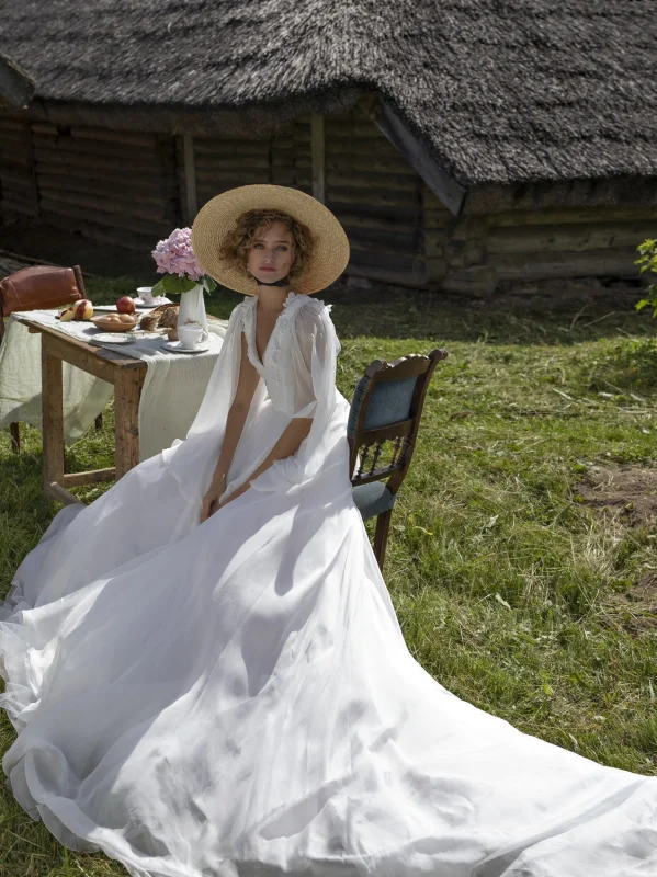 Ivory Lace Chiffon Long Train Wedding Dress Bridal Gown
