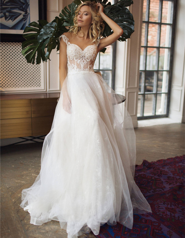 Ivory Lace Tulle Short Train Wedding Dress Bridal Gown