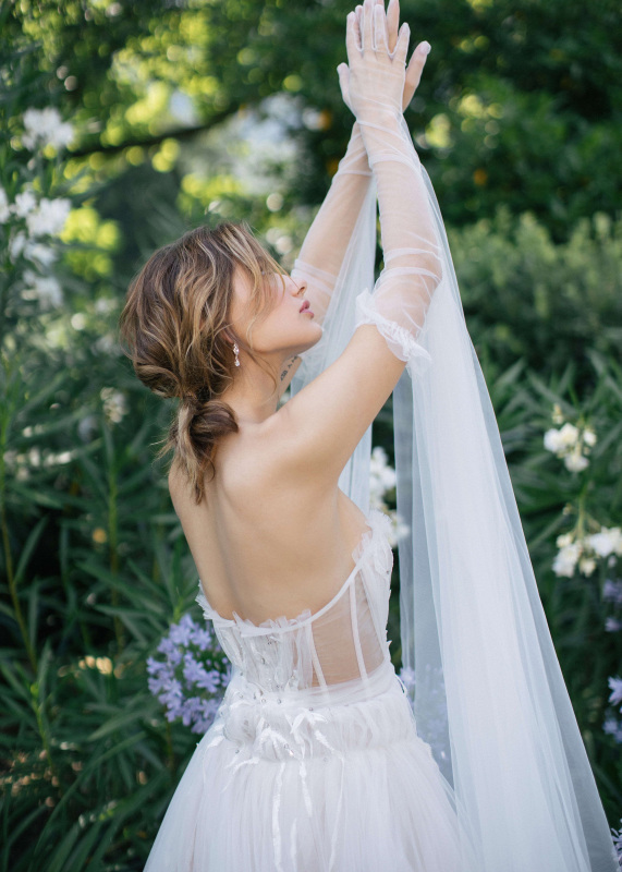 Ivory Lace Tulle Strapless Wedding Dress