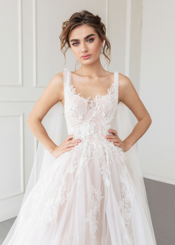 Ivory Lace Tulle Wedding Dress