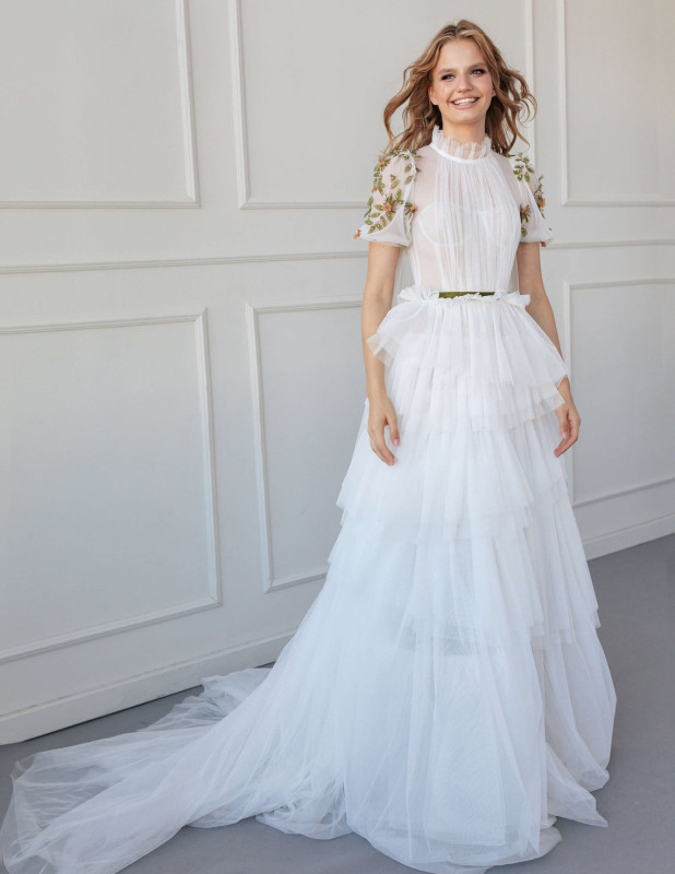 Vintage Ivory Tulle Long Train Wedding Dress