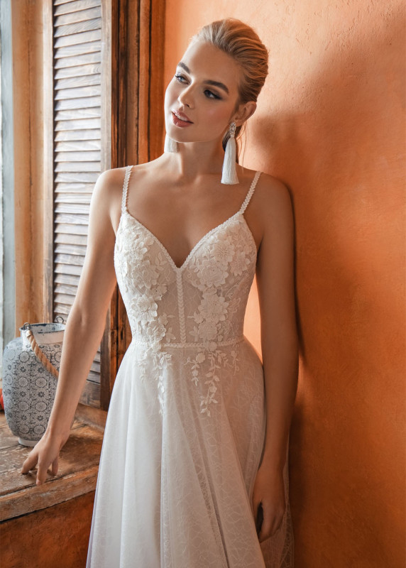 V neck Lace Tulle Sexy Wedding Gown