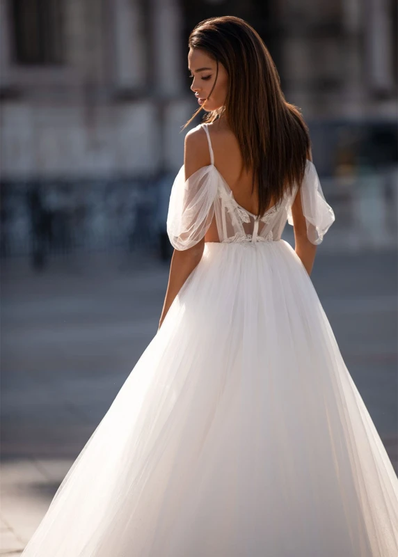 Luxury Ivory Lace Tulle Sexy Wedding Gown