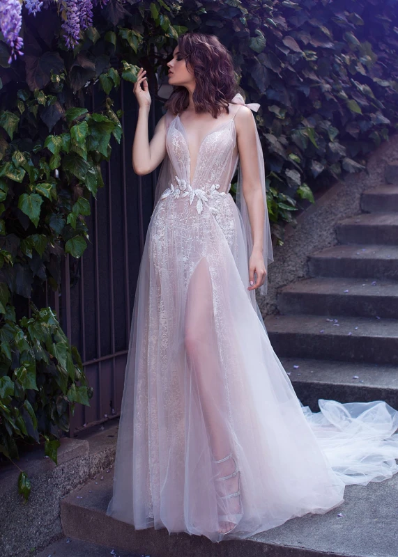 Ivory Lace Tulle Wedding Dress