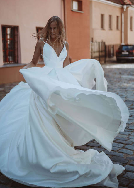 Ivory Silk Satin Sexy Wedding Gown