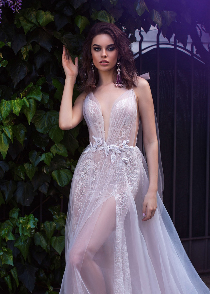 Ivory Lace Tulle Wedding Dress