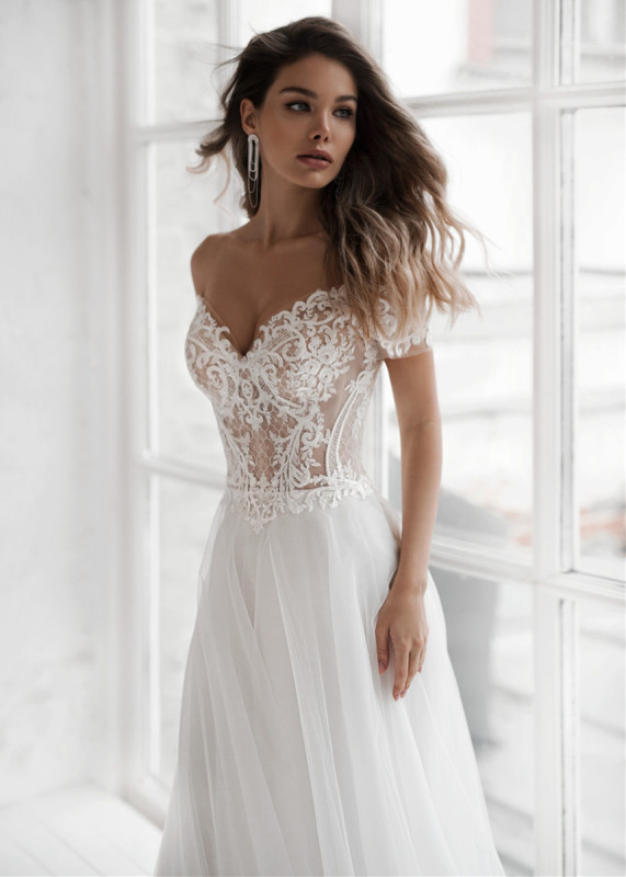 Off Shoulder Lace Tulle Classic Wedding Dress