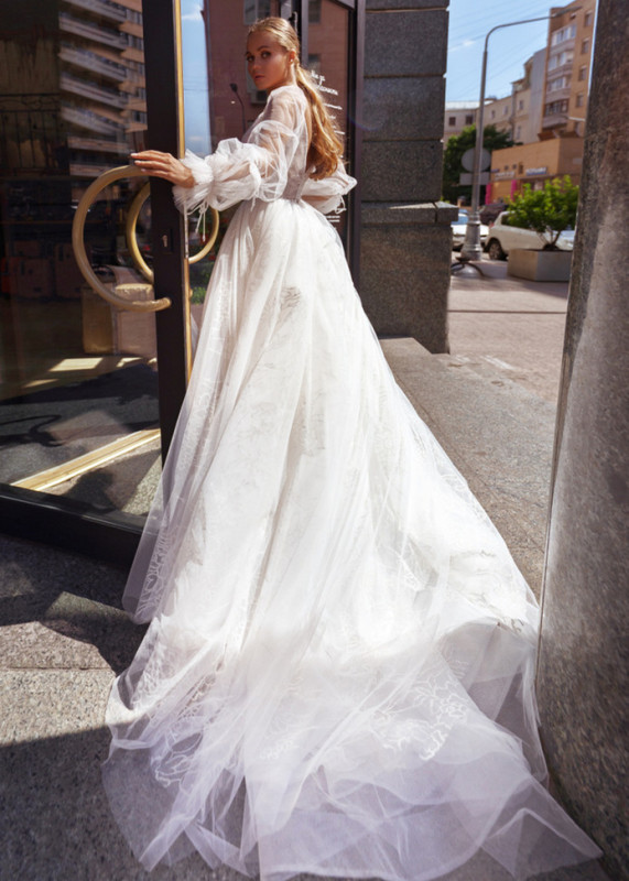 Long Sleeves Ivory Lace Tulle Wedding Dress