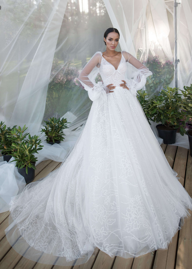 Long Sleeves Ivory Lace Tulle Wedding Dress