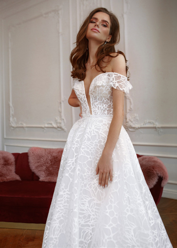 Elegant White Lace Wedding Dress