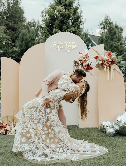 Ivory Lace V Neck Popular Wedding Gown