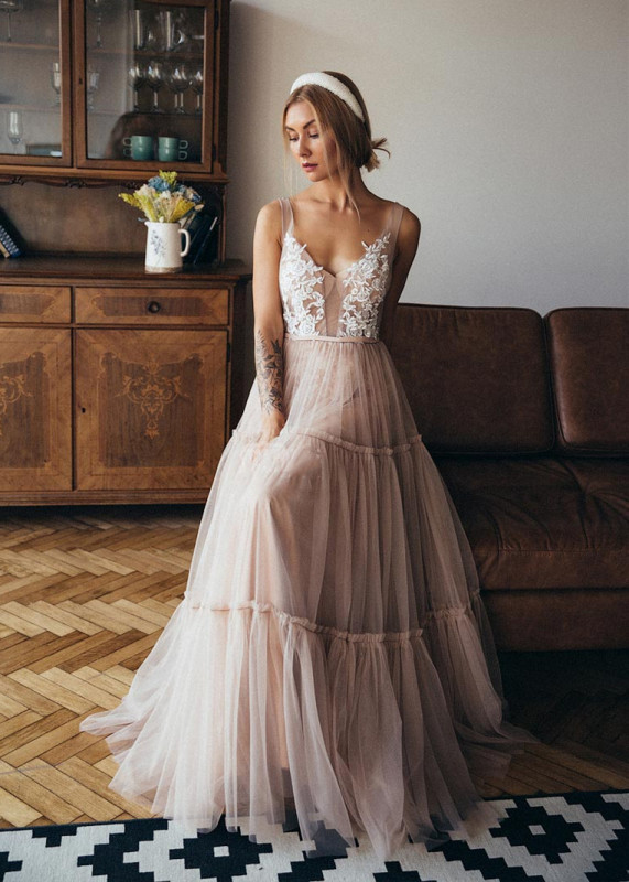 V Neck Lace Tulle Elegant Wedding Dress