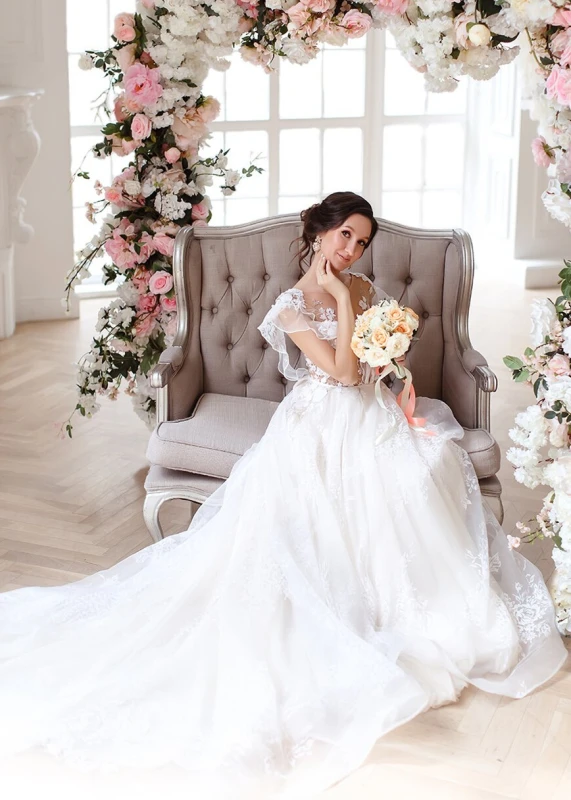 White Lace Tulle V Back Flowing Wedding Dress