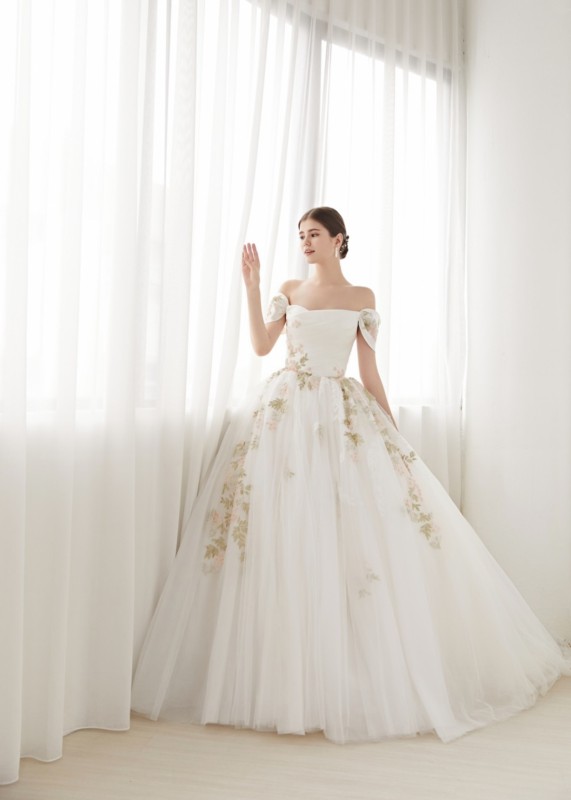 Off Shoulder Ivory Lace Tulle Graceful Wedding Dress