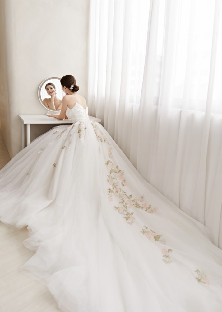 Off Shoulder Ivory Lace Tulle Graceful Wedding Dress