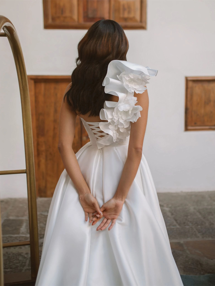 Off White Simple Style Wedding Dress