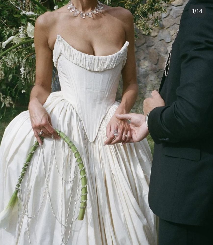 Vintage Popular Bridal Dress/Photoshoot Dress