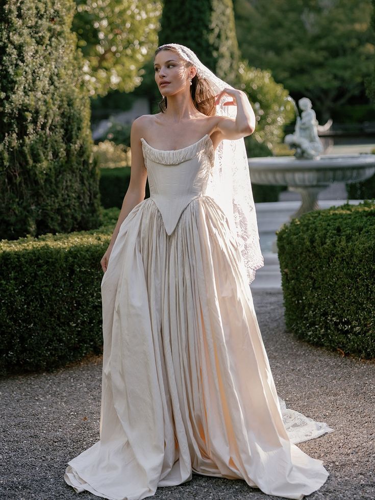 Vintage Popular Bridal Dress/Photoshoot Dress