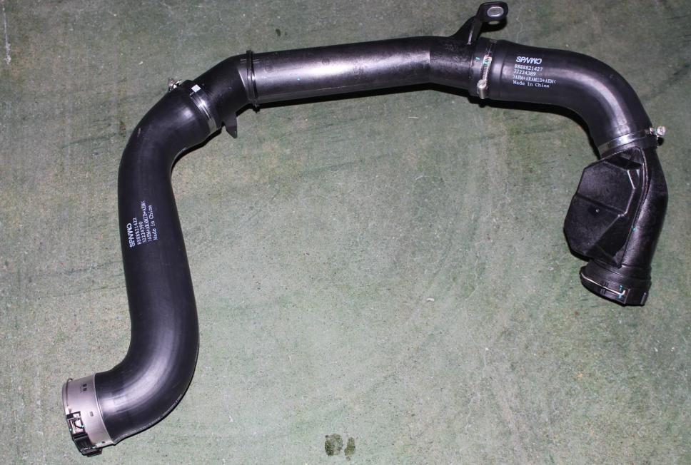 OEM VOLVO XC40 CHARGE AIR HOSE 32224390