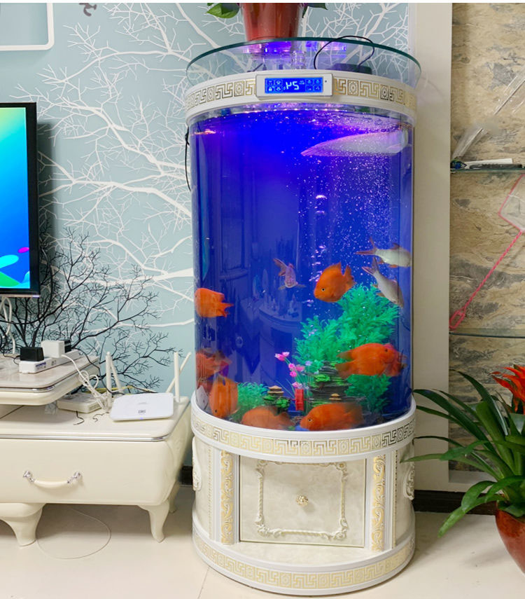 Vertical fish outlet tank