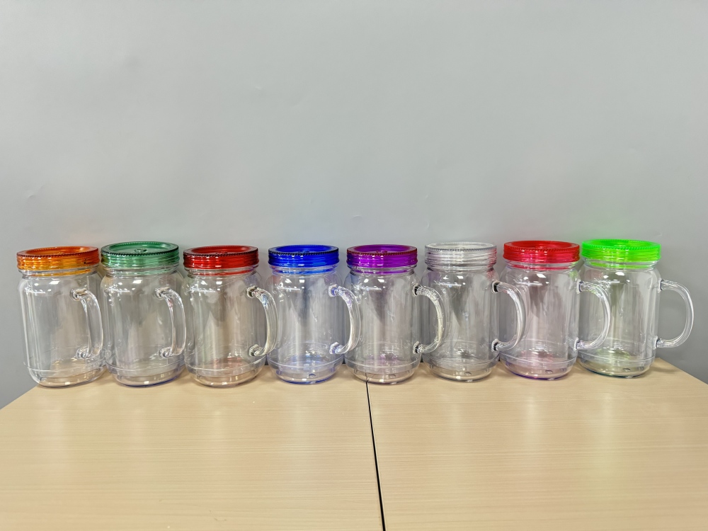 25 Pack YIPAI China Warehouse New Style 20oz Pre-drilled Snow Globe Plastic Mason Jars with Handles and Plug Acrylic Mugs for DIY Glitters