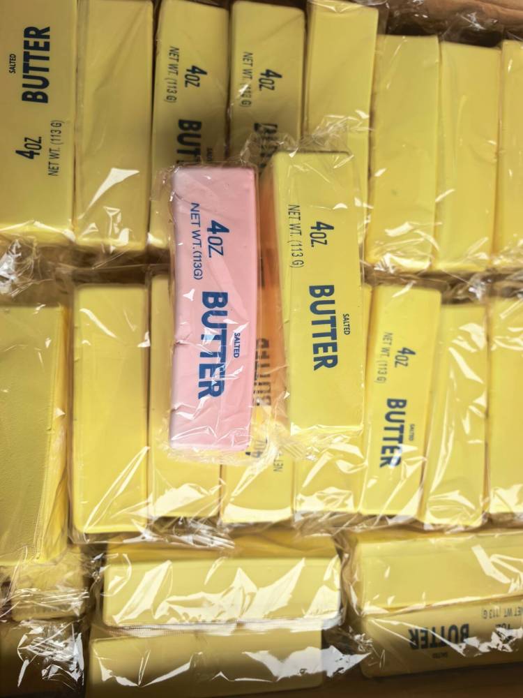 100 Pack YIPAI China Warehouse Yellow Pink Strawberry Slow Rising Butter Stick Squishy Toy